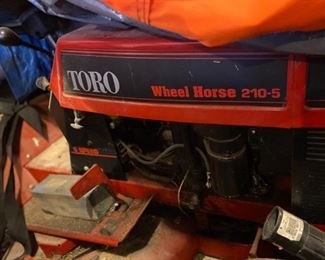TORO Wheel Horse 2-10-5 5 Speed Riding Lawn Mower/Tractor with Mower Deck