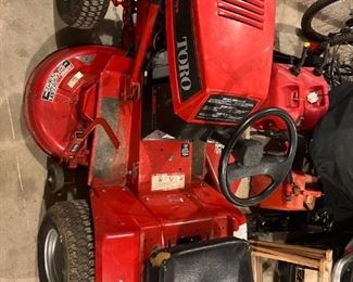 TORO Wheel Horse 210-5 5 Speed Riding Lawn Mower/Tractor with Mower Deck