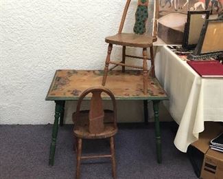 Vintage child’s table and chair set adorable circus motif… 