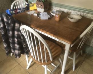 pine kitchen table w/4 chairs