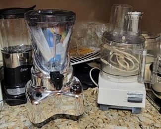 Blenders, choppers, mixer, mixing bowls