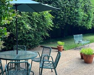 Large sets of patio furniture 