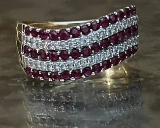 Large Ruby and diamond ring in 14KT 