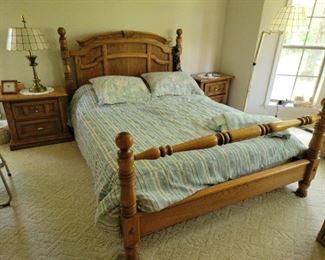 Queen bed w/mattresses 