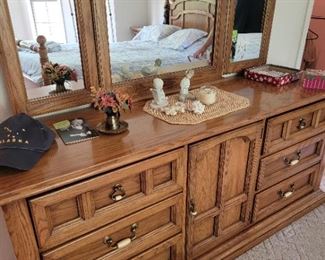 9 drawer dresser w/mirror 