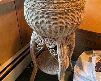 Wicker flower pot stand 