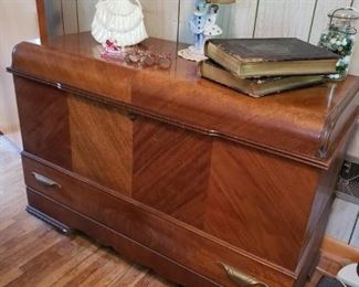Vintage lane cedar chest