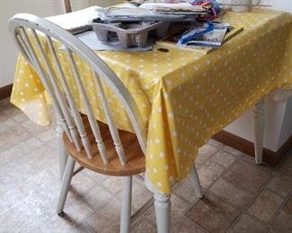 Small kitchen table and 2 chairs