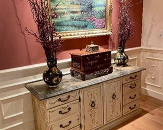 Credenza beautiful and ready for your home.