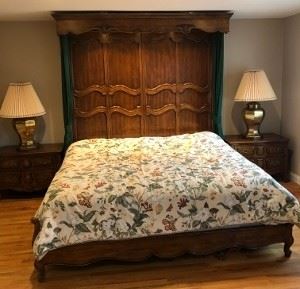 Henredon Manufacture - series "Vallandry" king size tester canopy bed. Includes: matching night stands and in the next pic, dresser w/ mirror