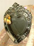 Huge heart shaped mirror, just in time for Valentines Day.  Wouldn't it be cute over a pedestal sink or a vanity?