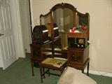 Adorable Dressing Table with 3-way mirror in great shape!