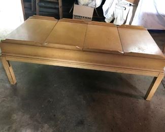 Vintage Coffee Table w/ 4 TV Trays That Store on Top