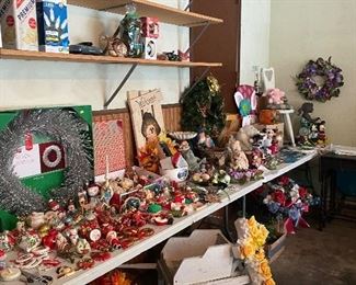 Vintage holiday.  Outdoor items.  Floral. Canning jars 