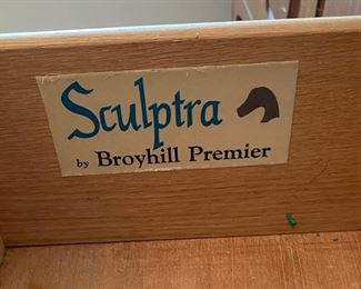 478 Broyhill Sculptra Credenza Detail 7