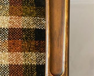 479 Broyhill Sculptra Table and Chairs Detail 6