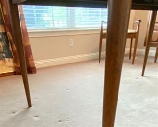 479 Broyhill Sculptra Table and Chairs Detail 9