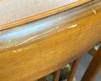 479 Broyhill Sculptra Table and Chairs Detail 11