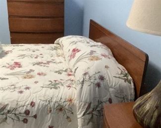 Full size bedroom set chest of drawers