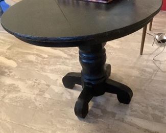 36" pedestal table