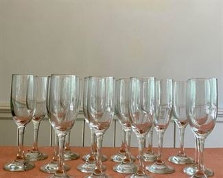 Set of 16 champagne flutes