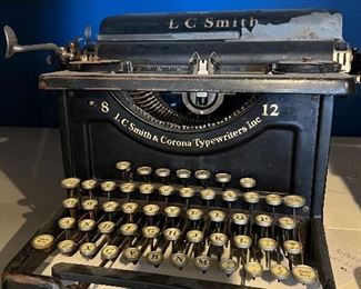 Antique typewriter 