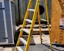 6ft Stanley Yellow Fiberglass Ladder in good condition. 