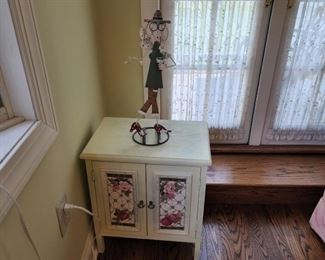 chest is 22" high x 19" wide x 12" deep