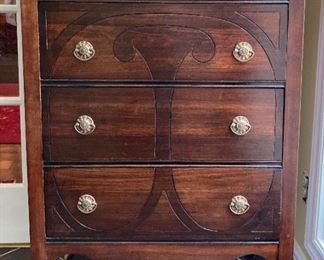 Antique chest of drawers