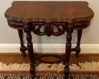 Vintage spindle leg accent table