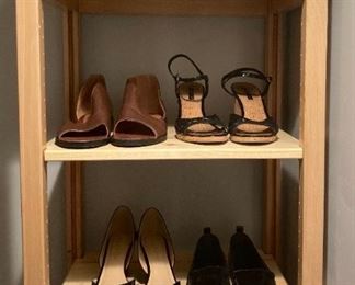 Women's shoes: dress shoes, sandals, flip-flops, sneakers, boots and more! Chanel, Coach, Ralph Lauren and Anne Klein to name a few.