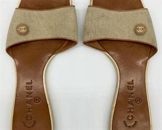 Women's shoes: dress shoes, sandals, flip-flops, sneakers, boots and more! Chanel, Coach, Ralph Lauren and Anne Klein to name a few.