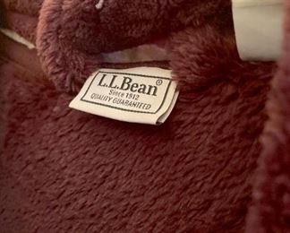 Designer and casual women's clothing, including Synergy Organic, Nahdree, Studio by Searle, Banana Republic, Brooks Brothers, Ralph Lauren, Meyer's, Izod, Tommy Hilfiger, The North Face, Lilly Pulitzer, L.L. Bean, Moulinette Souers, The Limited, J. Crew, Limited Express and many more!