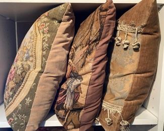 Pictorial throw pillows