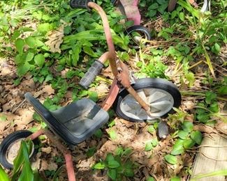 Metal tricycle yard garden art