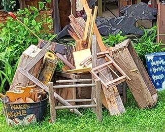 Wood drawers
Wood crates