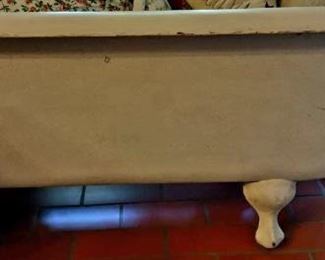 Claw Foot bathtub
