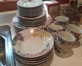 Another floral pattern  microwave and dishwasher safe dish sets 