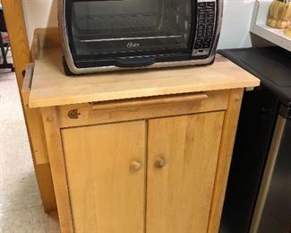 Catskill solid wood kitchen cart. Has cutting board and knife storage.