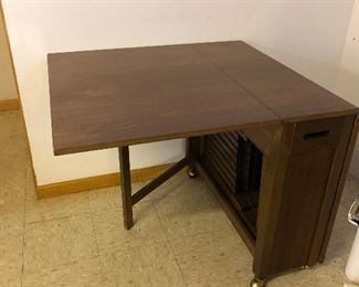 Gate leg table.