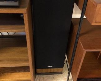 Stereo with speakers