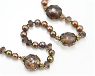 Do you see the multi-colored tahitian pearls?