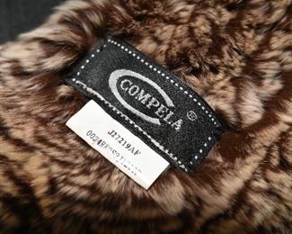 Compela fur scarf