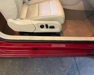 2007 Volkswagen Eos 4 Cylinder 2.0L FI Turbo
2.0T Hard Top Convertible 2D
Mileage 66,105
$6,000