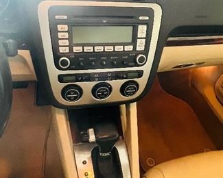 2007 Volkswagen Eos 4 Cylinder 2.0L FI Turbo
2.0T Hard Top Convertible 2D
Mileage 66,105
$6,000