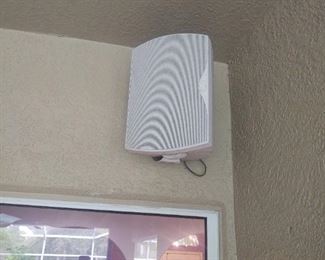 KLIPSH OUTDOOR PATIO SPEAKERS. PAIR IN WHITE. POWERFUL 
$ 399.00