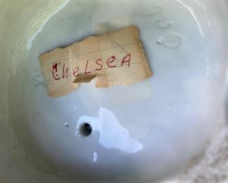 BASE OF A GORGEOUS MINT CONDITION CHELSEA  FIGURINE 