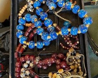 Worry (kombolói) beads