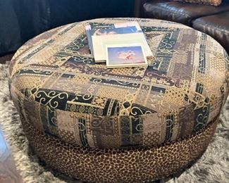 Round ottoman