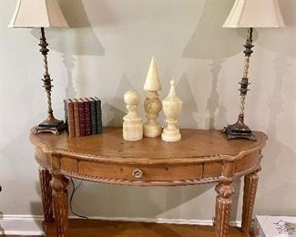 Console table, buffet lamps, accessories.